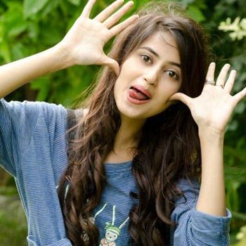 Sajjal Ali Receives Karachi Mafia Warning To Pay Illegal Tax